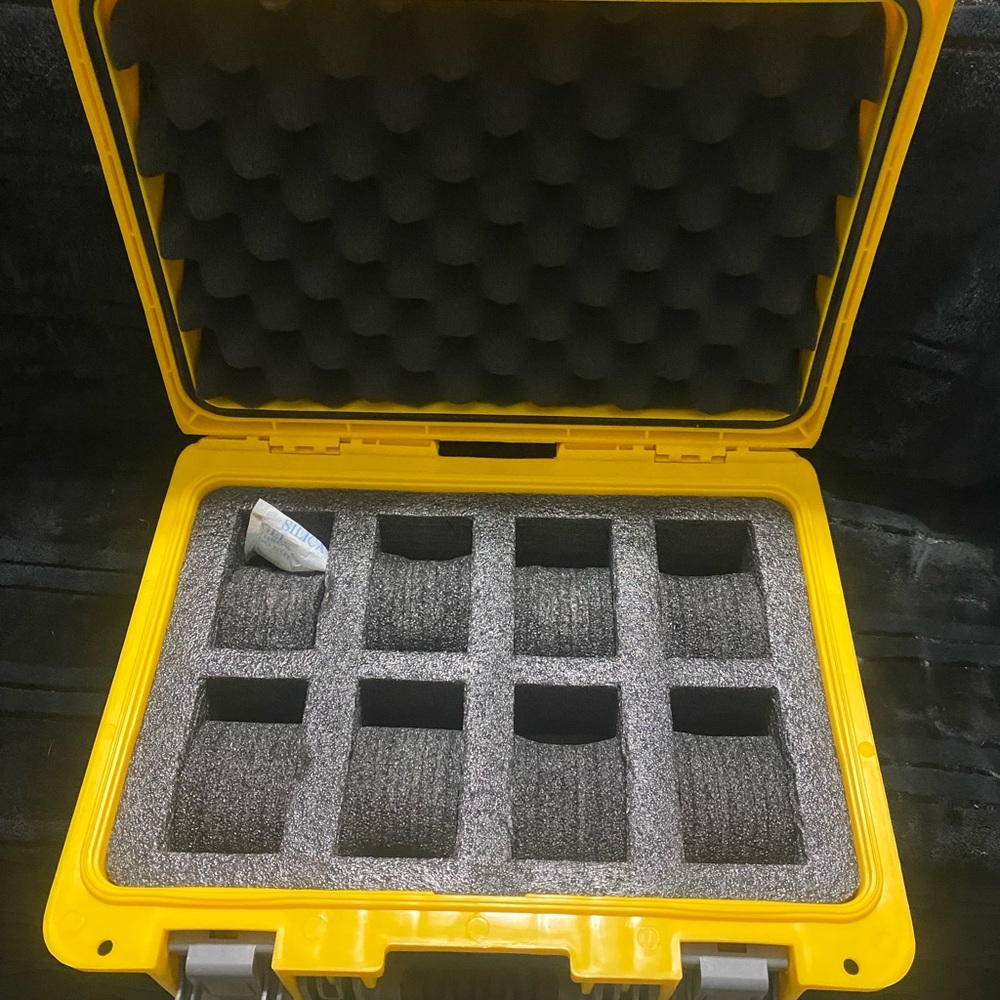 Invicta 8 slot dive case